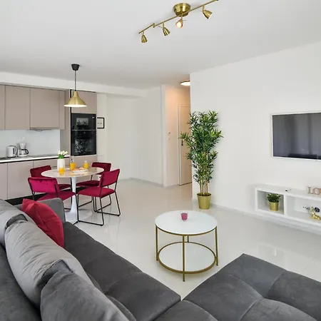 Appartement With Heated Rooftop Pool, *