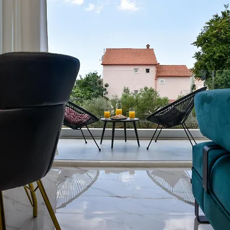 With Heated Rooftop Pool, *