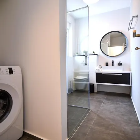 With Heated Rooftop Pool, Apartman