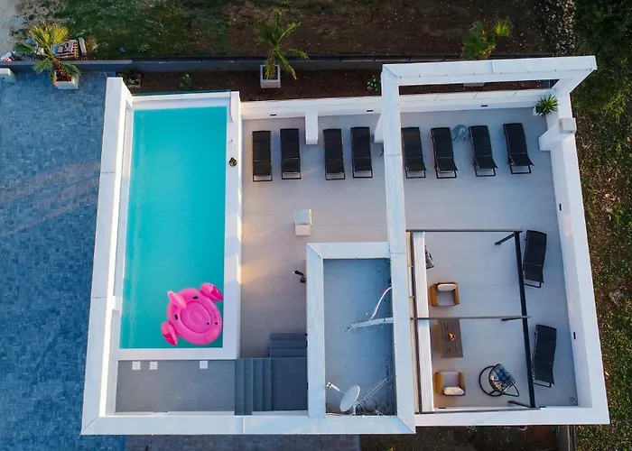 Appartement With Heated Rooftop Pool, Bibinje