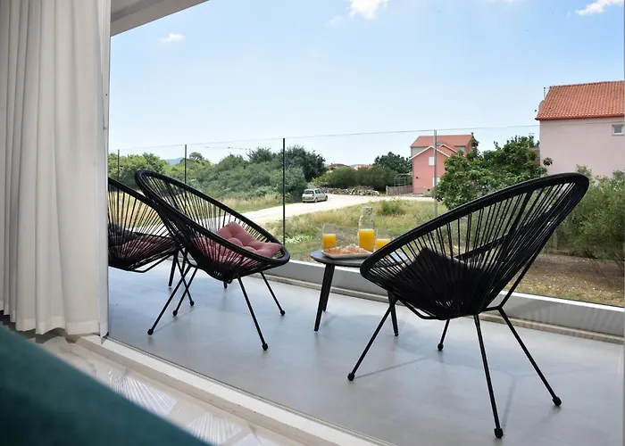 With Heated Rooftop Pool, Appartement