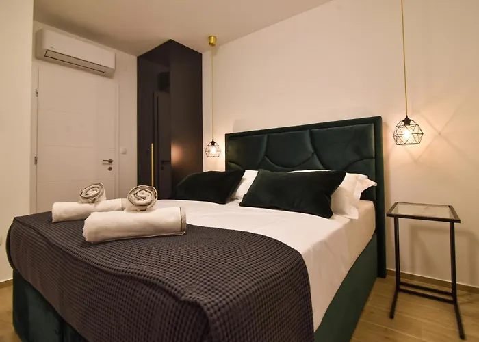 With Heated Rooftop Pool, *