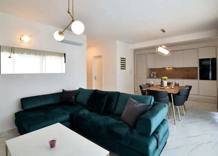 With Heated Rooftop Pool, *