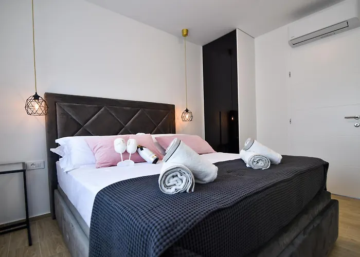 With Heated Rooftop Pool, Apartman Bibinje