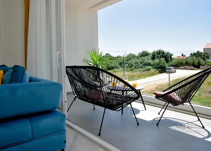 With Heated Rooftop Pool, Appartement