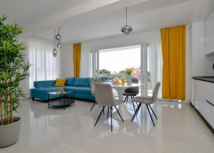 With Heated Rooftop Pool, *