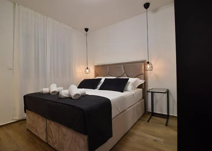 Appartement With Heated Rooftop Pool, Bibinje