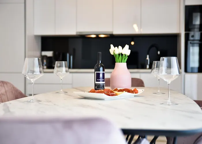 With Heated Rooftop Pool, Appartement