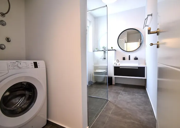 With Heated Rooftop Pool, Apartman