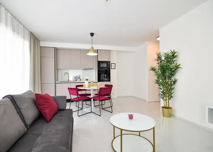 Apartman With Heated Rooftop Pool,