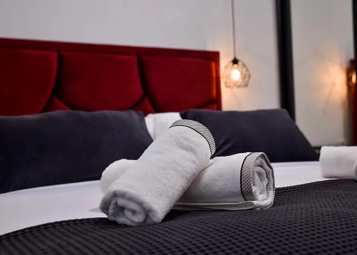 With Heated Rooftop Pool, Appartement Bibinje