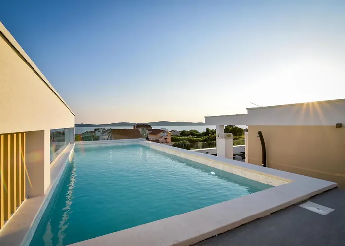 With Heated Rooftop Pool, Apartman