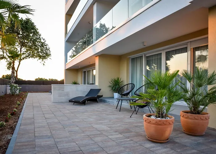 Apartman With Heated Rooftop Pool, *