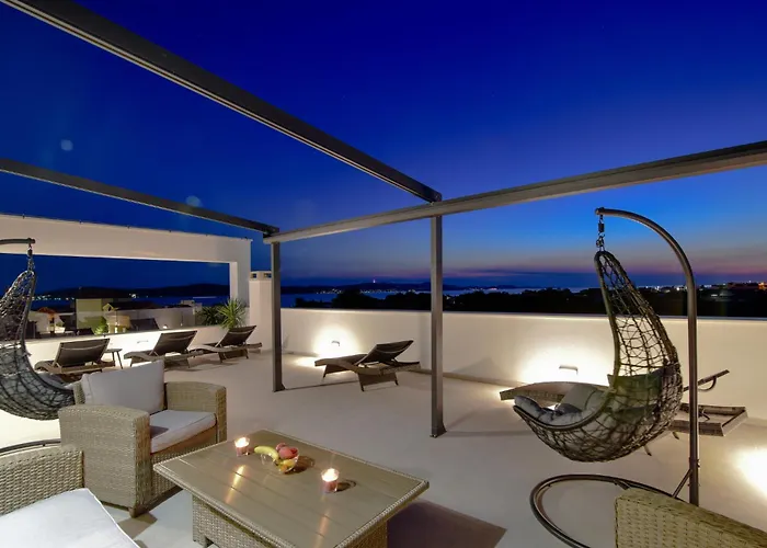 Apartman With Heated Rooftop Pool, *