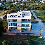 Apartamento With Heated Rooftop Pool,