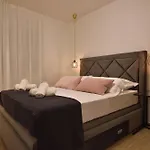 With Heated Rooftop Pool, Apartamento Bibinje