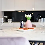 With Heated Rooftop Pool, Apartamento