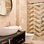 Apartamento With Heated Rooftop Pool, *