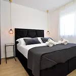 Apartamento With Heated Rooftop Pool,