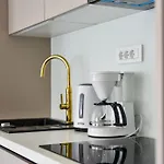 With Heated Rooftop Pool, Apartamento