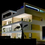 Apartamento With Heated Rooftop Pool, *