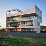 With Heated Rooftop Pool, Apartamento *