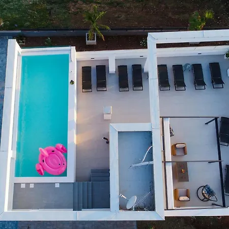 Апартаменты With Heated Rooftop Pool, Бибинье