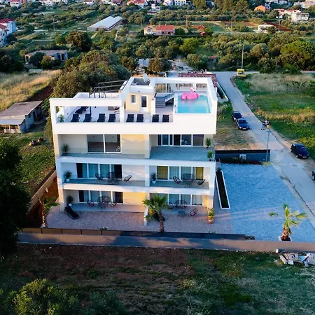 Апартаменты With Heated Rooftop Pool,