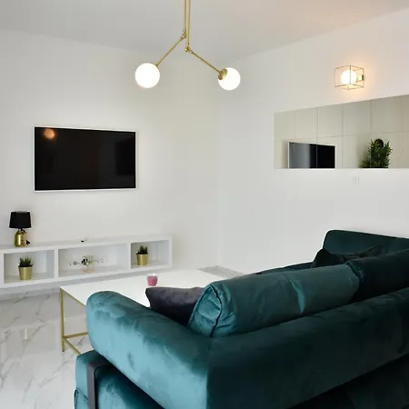 Апартаменты With Heated Rooftop Pool, *