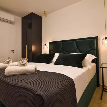 With Heated Rooftop Pool, *