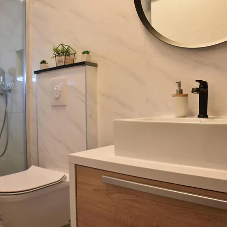 Apartment With Heated Rooftop Pool, Bibinje