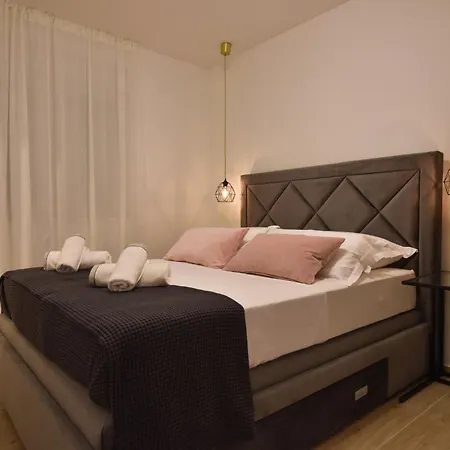 With Heated Rooftop Pool, Апартаменты Бибинье