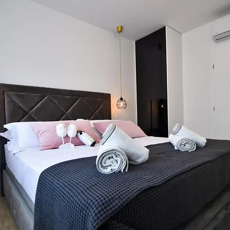 With Heated Rooftop Pool, Апартаменты Бибинье