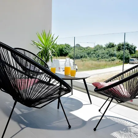 With Heated Rooftop Pool, Апартаменты Бибинье