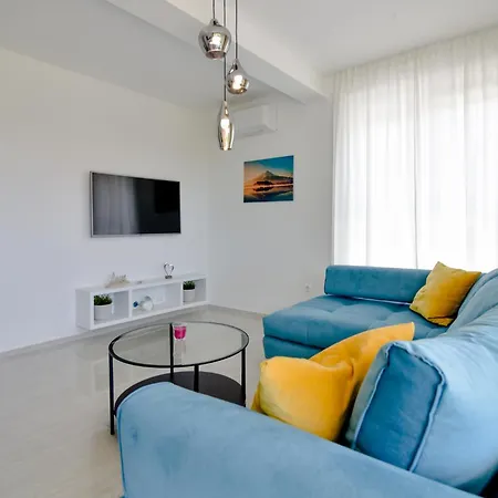 With Heated Rooftop Pool, *