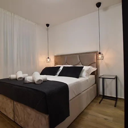 Апартаменты With Heated Rooftop Pool, Бибинье