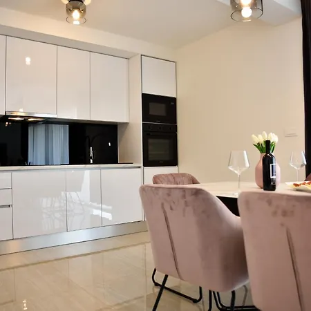 Апартаменты With Heated Rooftop Pool,