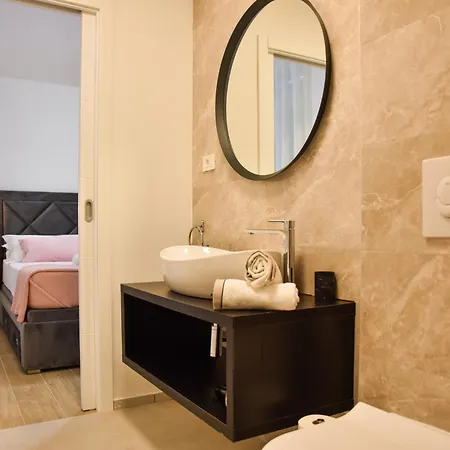 With Heated Rooftop Pool, Апартаменты *