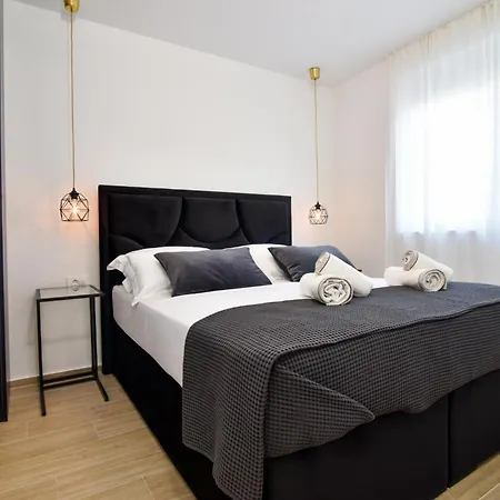 Апартаменты With Heated Rooftop Pool,