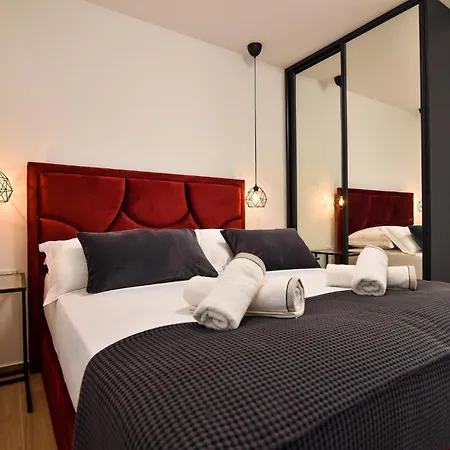 With Heated Rooftop Pool, Апартаменты Бибинье