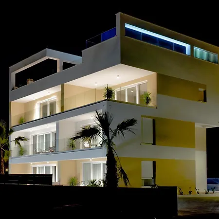 Апартаменты With Heated Rooftop Pool, *