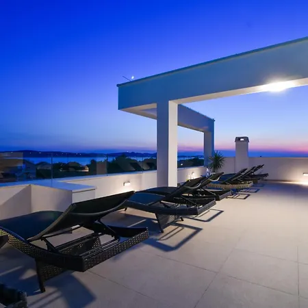With Heated Rooftop Pool, Апартаменты *