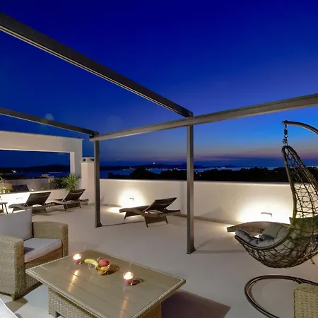 Апартаменты With Heated Rooftop Pool, *