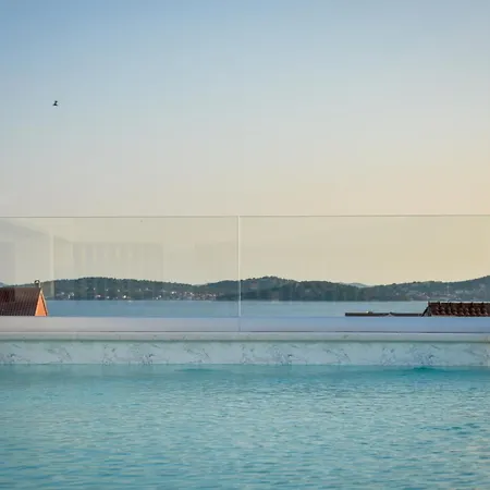 With Heated Rooftop Pool, * Бибинье