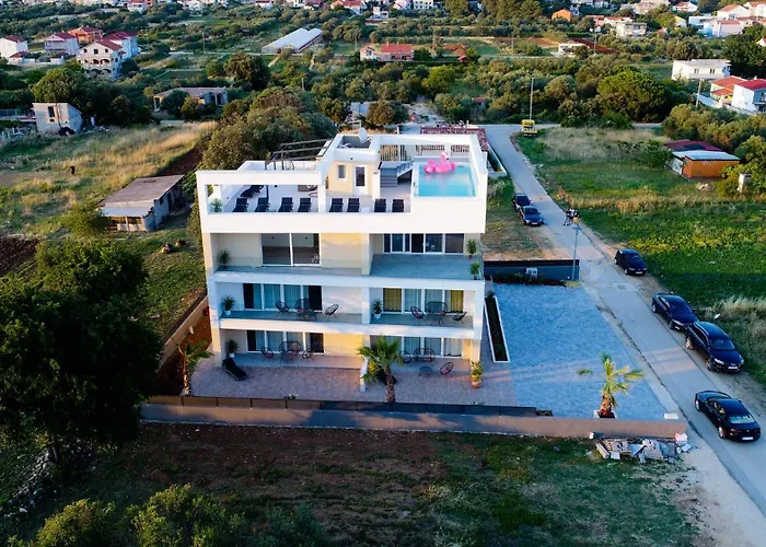 Apartman With Heated Rooftop Pool,