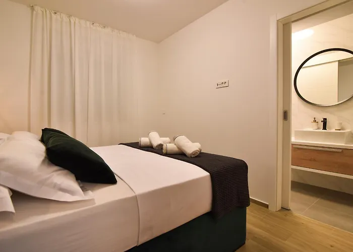With Heated Rooftop Pool, Apartman *