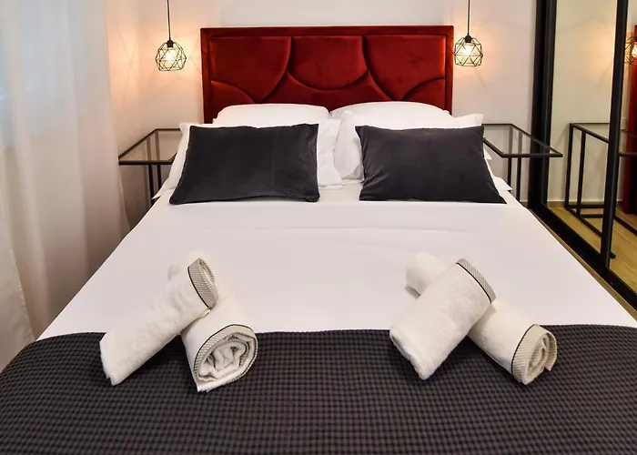 Apartman With Heated Rooftop Pool, *